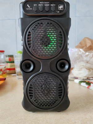 Vând boxa portabila. 