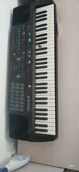 Roland e 12