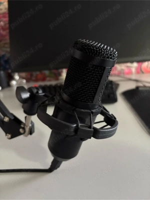 microfon pc in stare foarte buna utilizat putin timp plus mouse de gaming nou in cutie 