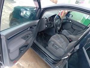 VW Touran . 1.6 din 2012 - imagine 2