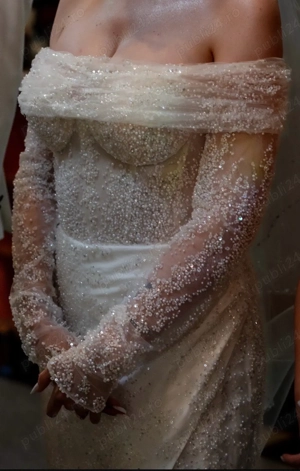 Rochie de mireasa tip sirena cu corset si maneci detasabile 