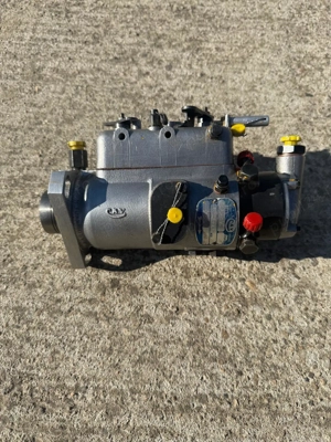 Vând pompă de injecție pentru tractor - imagine 2