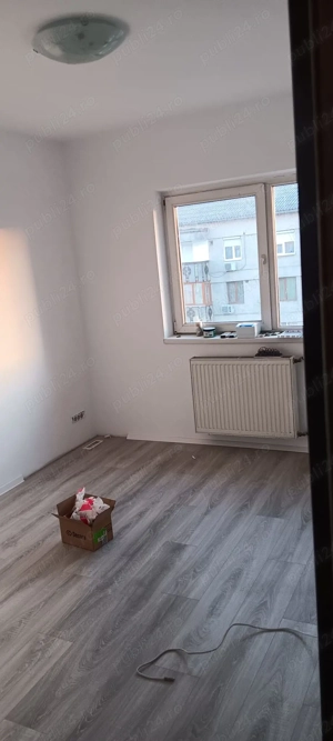 Închiriez apartament cu 3 camere complet renovat 
