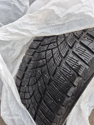 Anvelope de iarna 215/50/18 