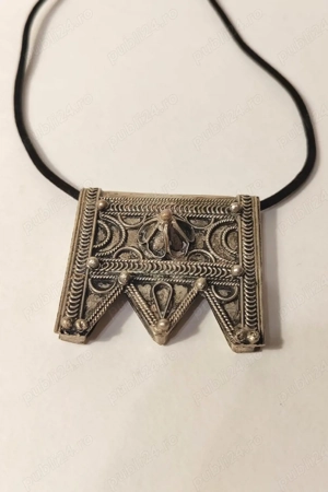 Amuletă talisman din metal Tuareg: Pandantiv etnic de tip filigran berber