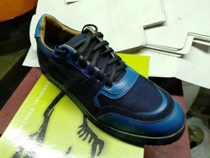 Adidas din piele produs nou