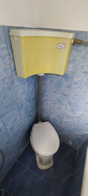 Toaleta, cu bazin pe colt