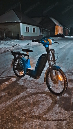 vâd sau schimb o bicicleta eletrica 45km nu tine bateria mult în carcata preț mic  - imagine 4