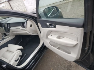 Volvo xc60 2018 d5 235cp si b4 190cpinscription  - imagine 4