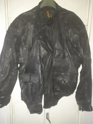 De vânzare geacă de piele. 