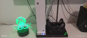 Xbox Series S 512GB + 2 controllere + Card Expansiune 1TB + Stand răcire încărcare   Stare excelentă