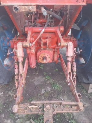 Vând  Dezmembrez  Tractor Universal 650 cu motor de IFA în 4 cilindri cu ambreiaj defect - imagine 8