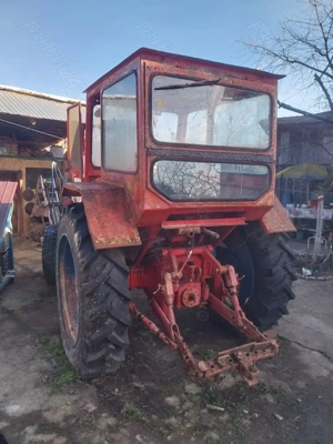 Vând  Dezmembrez  Tractor Universal 650 cu motor de IFA în 4 cilindri cu ambreiaj defect - imagine 4