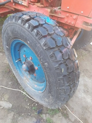 Vând  Dezmembrez  Tractor Universal 650 cu motor de IFA în 4 cilindri cu ambreiaj defect - imagine 3