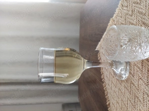 Vând vin alb și țuică de prune de 52 de grade