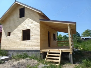 constructii case și cabane la roșu sau la cheie 