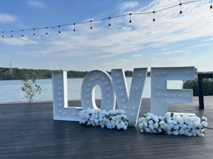 Litere volumetrice LOVE nunta cununie aranjament floral