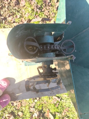 Vand masina de pus cartofi pentru motocultor