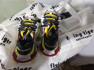 Vând adidași dolce Gabbana dama mărimea 37  preț 150 negociabil 