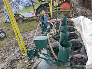 Culegatoare de porumb pe un rand Zmaj 214 și semanatoare de porumb de Piatra Neamt de 6 randuri - imagine 7