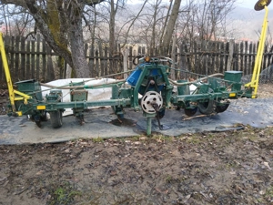 Culegatoare de porumb pe un rand Zmaj 214 și semanatoare de porumb de Piatra Neamt de 6 randuri - imagine 4