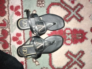 Vând sandale valenttino  femei 