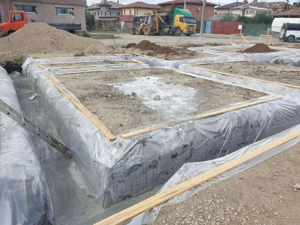 executam case la rosu  - imagine 5