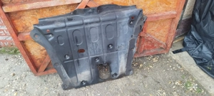 Scut metalic Duster 2018 - imagine 3