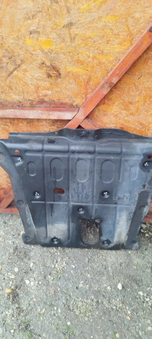 Scut metalic Duster 2018 - imagine 2