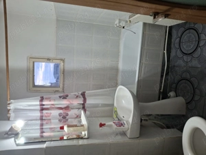 Inchiriez apartament cu 3 camere, decomandat, et 1.pret 1800 lei - imagine 6