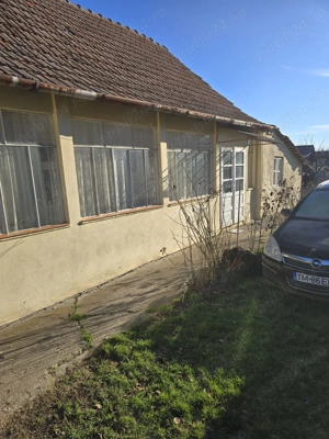 Casa batraneasca  localitatea Covaci toate utilitatile la 5 km de Timisoara strada asfaltata - imagine 2