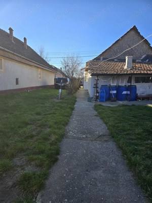 Casa batraneasca  localitatea Covaci toate utilitatile la 5 km de Timisoara strada asfaltata - imagine 13