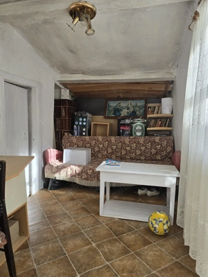 Casa batraneasca  localitatea Covaci toate utilitatile la 5 km de Timisoara strada asfaltata - imagine 9