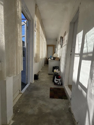 Casa batraneasca  localitatea Covaci toate utilitatile la 5 km de Timisoara strada asfaltata - imagine 3