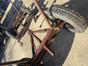 Căruță pentru cai și tractor 