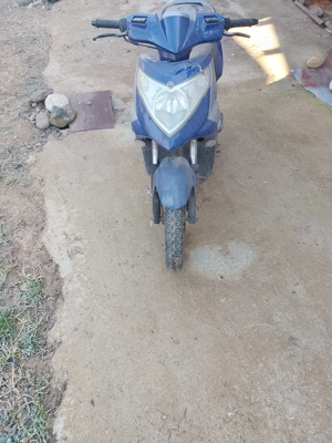 Scuter garelli XQ -50 nepornit de 3- ani necesita atentie. Baterie   are acte carte. Talon  doar cu  - imagine 3