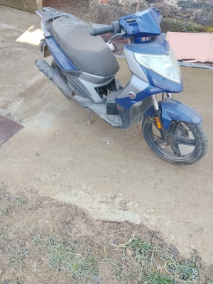 Scuter garelli XQ -50 nepornit de 3- ani necesita atentie. Baterie   are acte carte. Talon  doar cu  - imagine 2