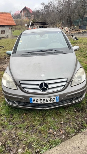 mașina Mercedes b  class - imagine 4
