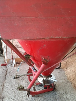 Distribuitor ingrasamite 750kg o singura elicie de inox  an 2011. - imagine 6