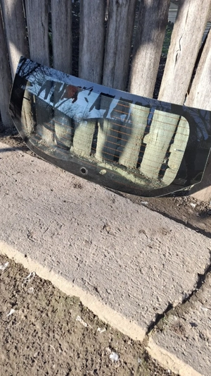 Luneta spate dacia duster 1.6 16 v benzina 2013 - imagine 2