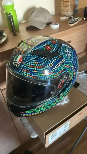 casca moto AGV