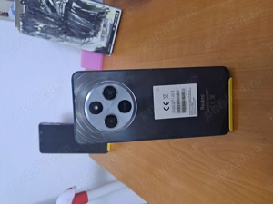 Redmi 14c telefonul vine insotit de husa 