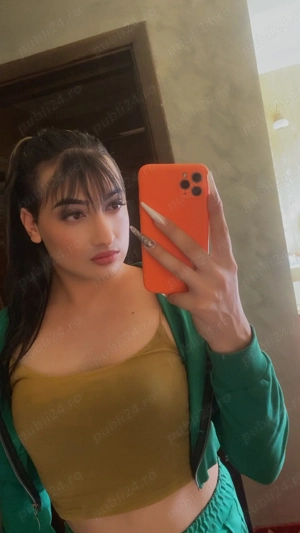 Bună sunt Maria am 25 de ani și sunt fată trans 