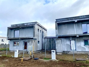 De vânzare duplex 1/2, stil cubic, despărțit prin camera tehnică, Sanandrei.