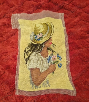 Goblen neinramat, punct mic, petite point lucrat pe sita foarte mica, sub lupa,  