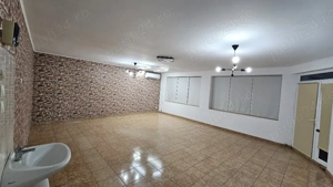 Vând apartament 2  camere + locație cu 2 spații comerciale în Berești - imagine 8