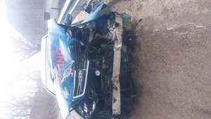 Vind mercedes c class an 2001 motor 2,2 avariat pentru dezmembrare - imagine 2