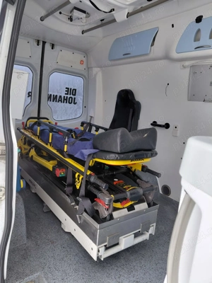 Ambulanță Mercedes-Benz - imagine 7