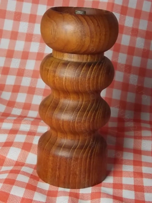 Rasnita sculpturala piper din lemn de teak Galatix England