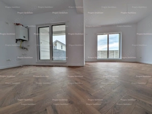 Casa in triplex- Calea Urseni -aproape de drumul principal -100 mp - 5 camere - 155.000 euro